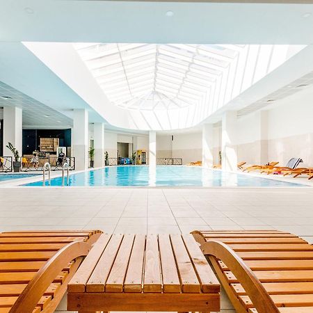 Luxury Condo On 18Th Floor With Pool, Fitness, Parking Included. สโกเปีย ภายนอก รูปภาพ