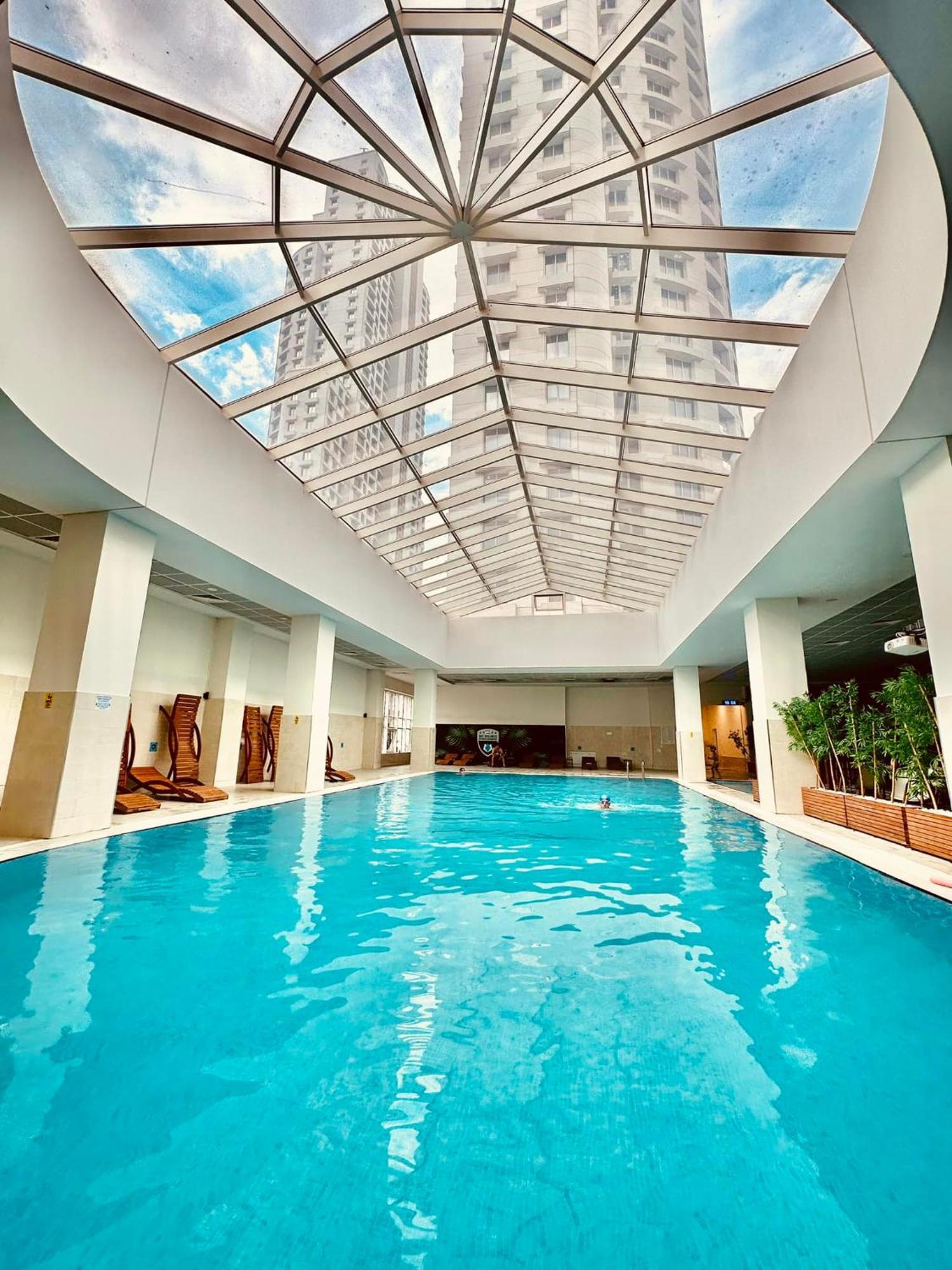 Luxury Condo On 18Th Floor With Pool, Fitness, Parking Included. สโกเปีย ภายนอก รูปภาพ