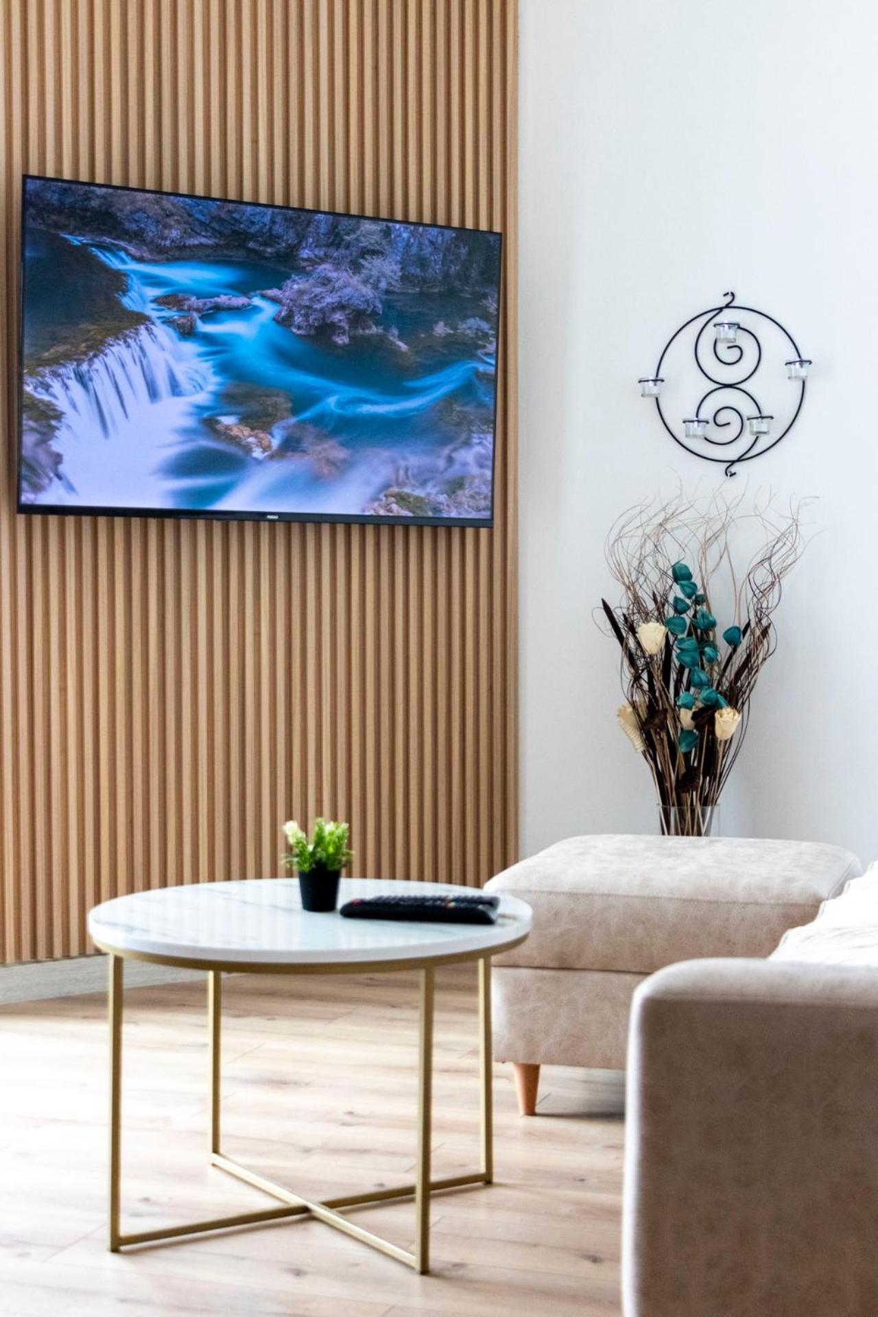 Luxury Condo On 18Th Floor With Pool, Fitness, Parking Included. สโกเปีย ภายนอก รูปภาพ