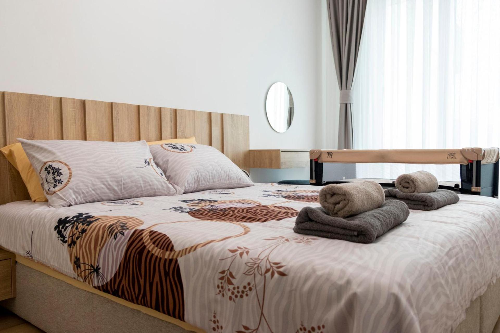 Luxury Condo On 18Th Floor With Pool, Fitness, Parking Included. สโกเปีย ภายนอก รูปภาพ