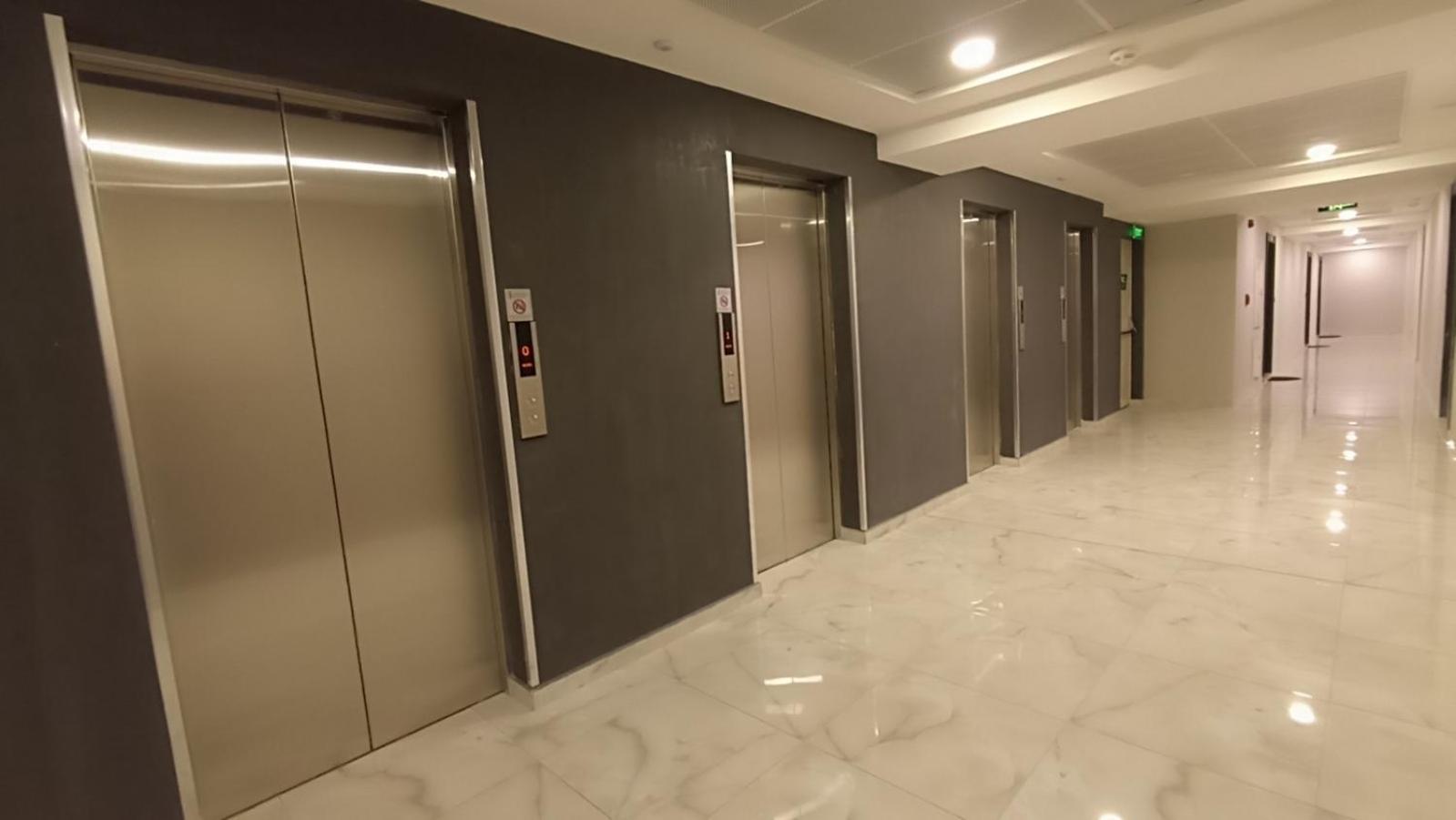Luxury Condo On 18Th Floor With Pool, Fitness, Parking Included. สโกเปีย ภายนอก รูปภาพ
