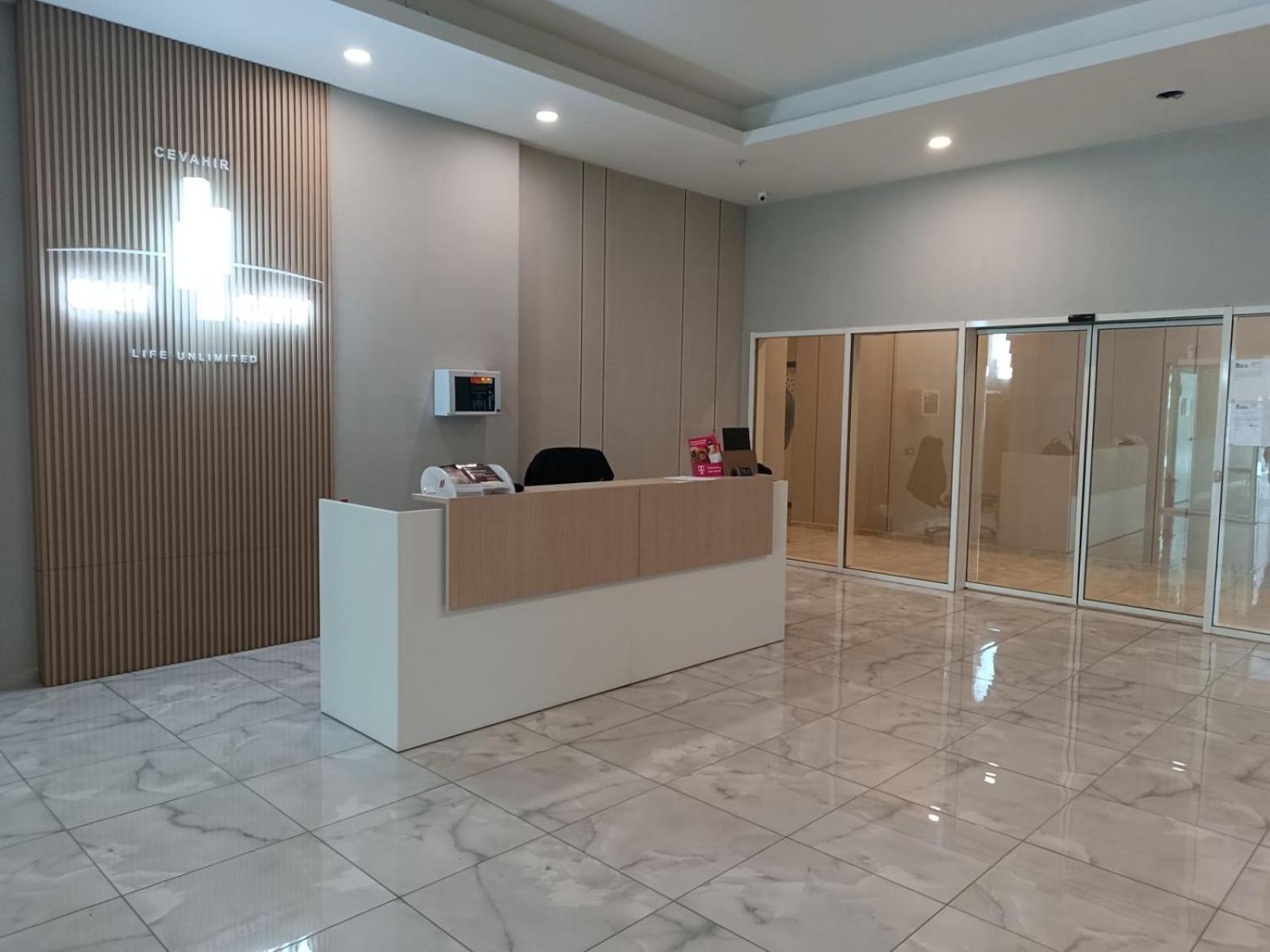 Luxury Condo On 18Th Floor With Pool, Fitness, Parking Included. สโกเปีย ภายนอก รูปภาพ