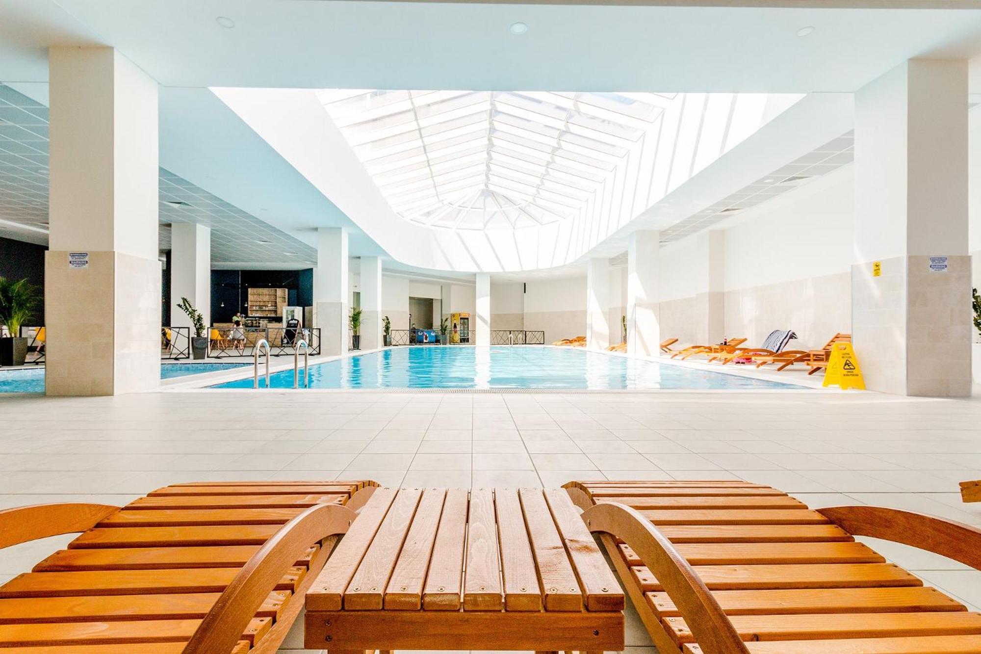 Luxury Condo On 18Th Floor With Pool, Fitness, Parking Included. สโกเปีย ภายนอก รูปภาพ