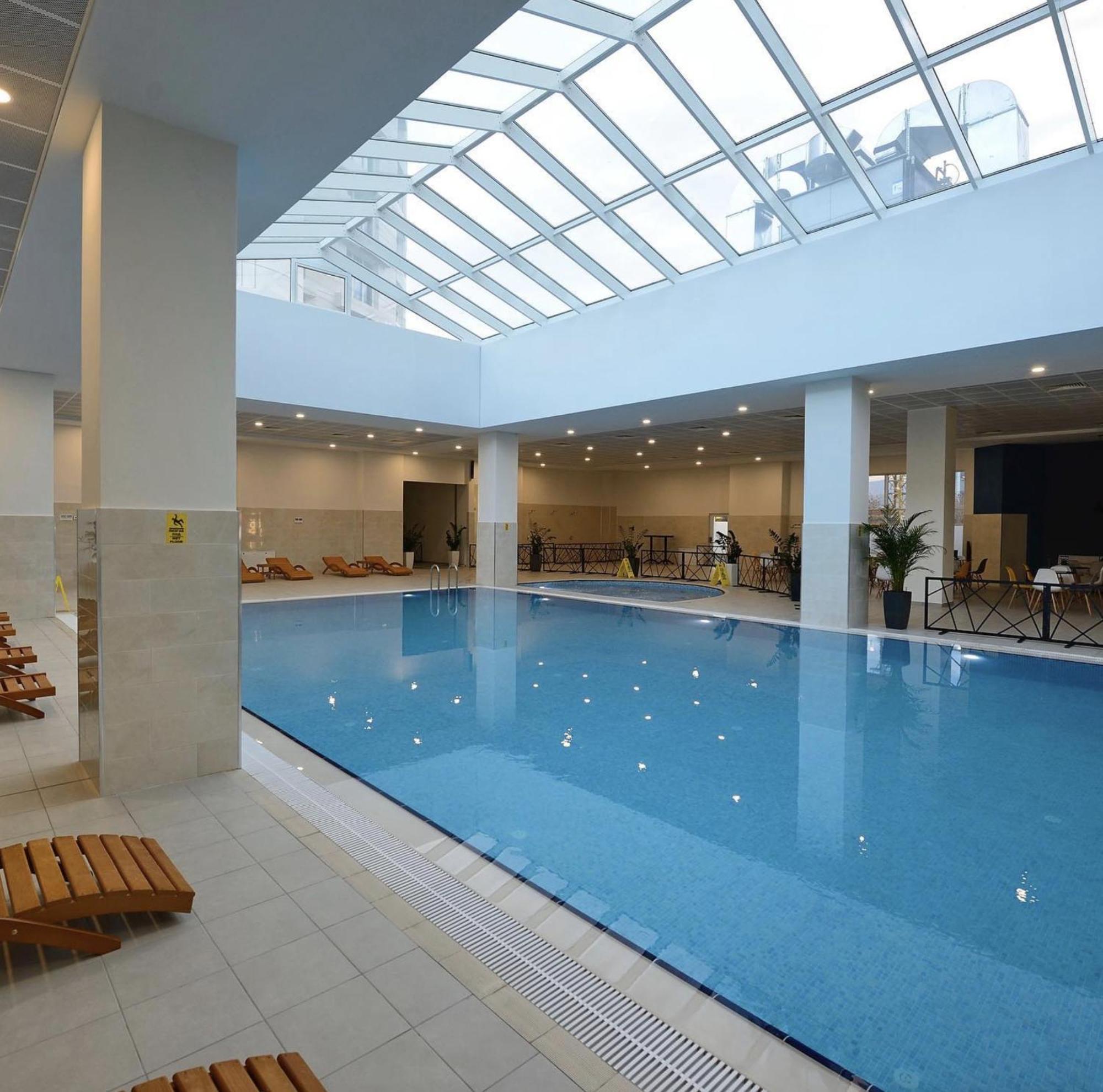 Luxury Condo On 18Th Floor With Pool, Fitness, Parking Included. สโกเปีย ภายนอก รูปภาพ