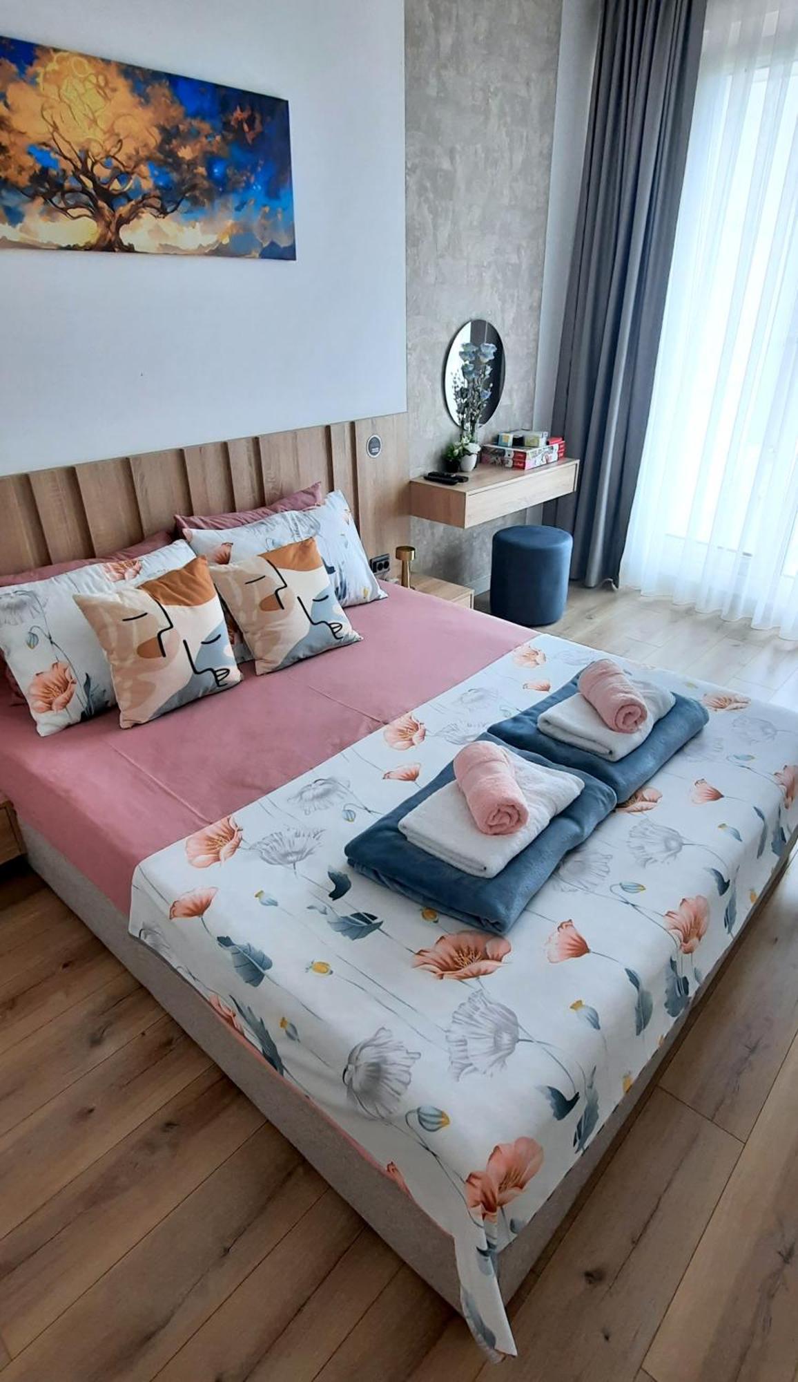 Luxury Condo On 18Th Floor With Pool, Fitness, Parking Included. สโกเปีย ภายนอก รูปภาพ